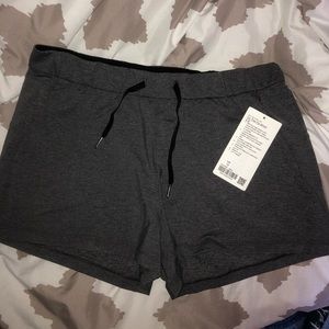 LULULEMON On The Fly 2.5in shorts